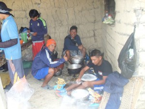 Frühstückszubereitung im Camp Tek - Roraima